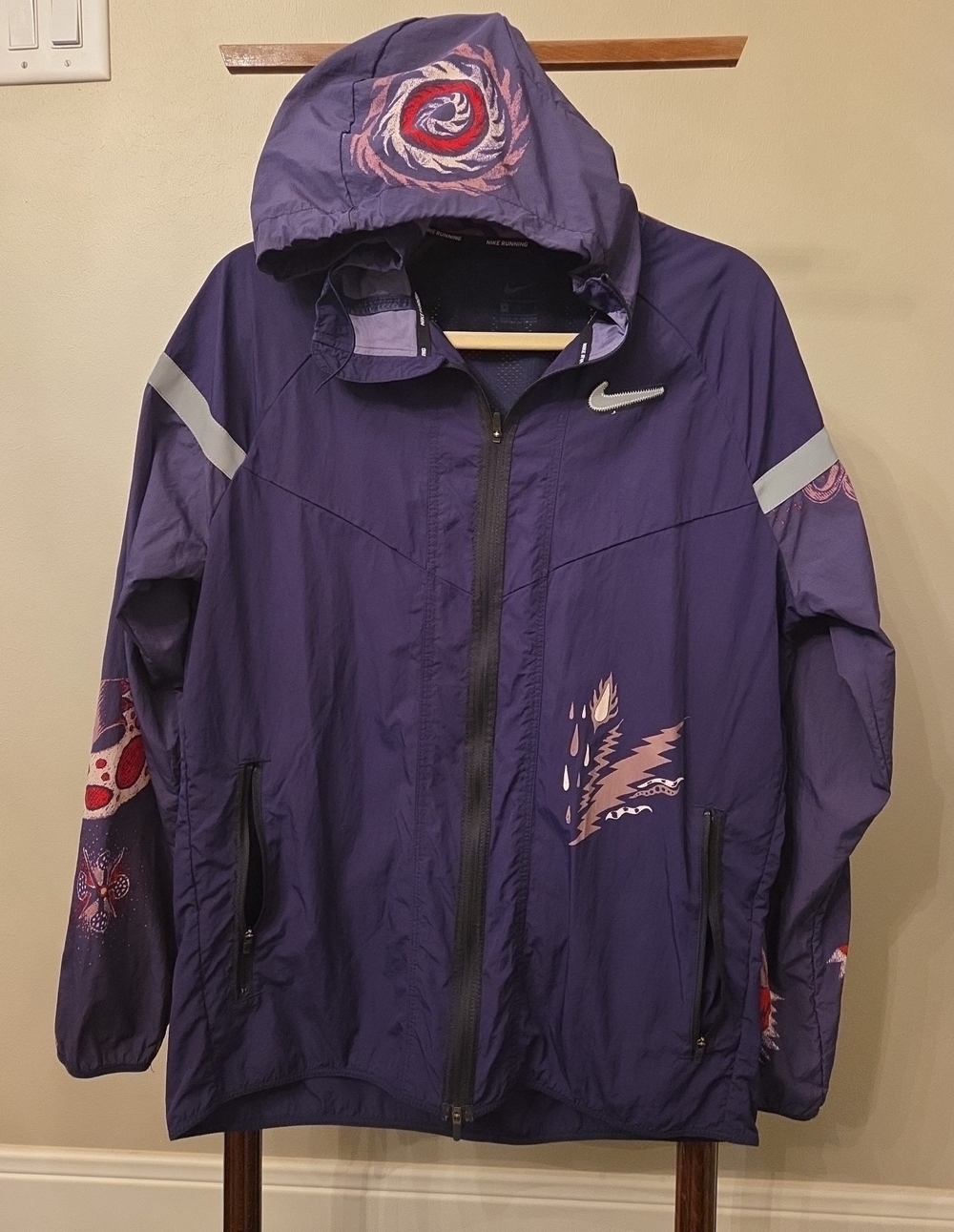 Men's Nike Windrunner Wild Run Jacket Purple Chinese Dragon CJ5820 521 Size  M
